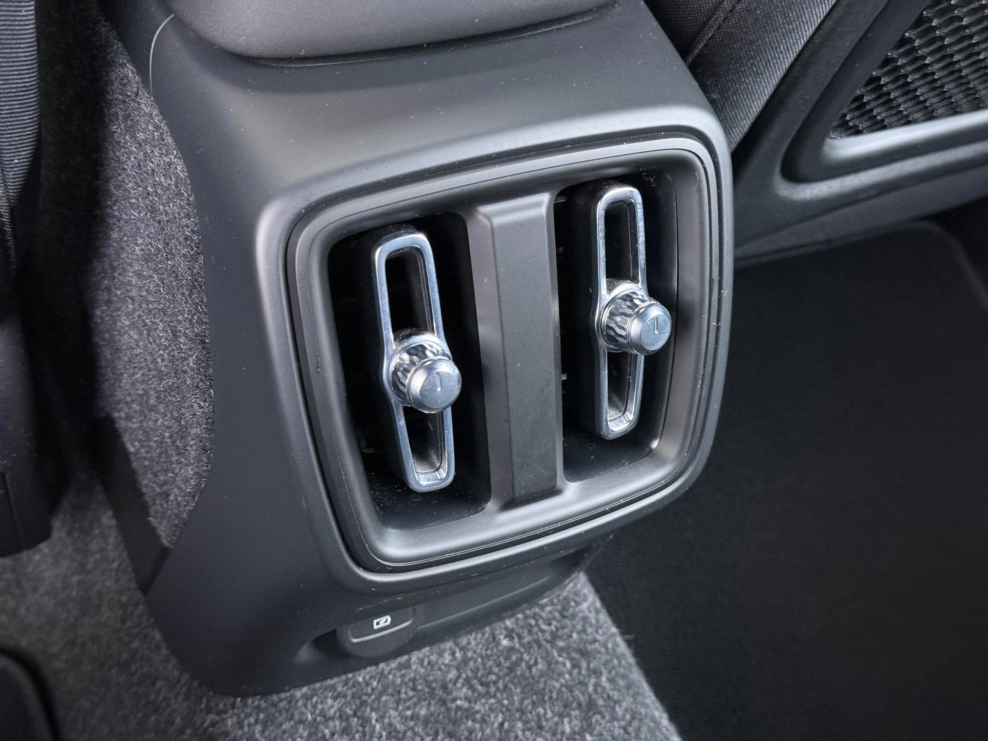 Volvo-XC40-image-16