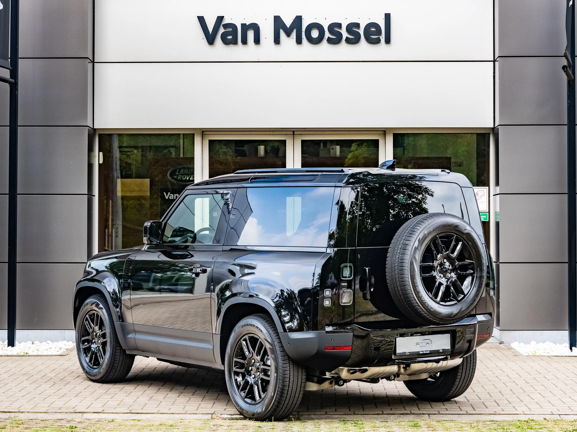 Land Rover Defender 90 D200 S AWD Auto. 26MY
