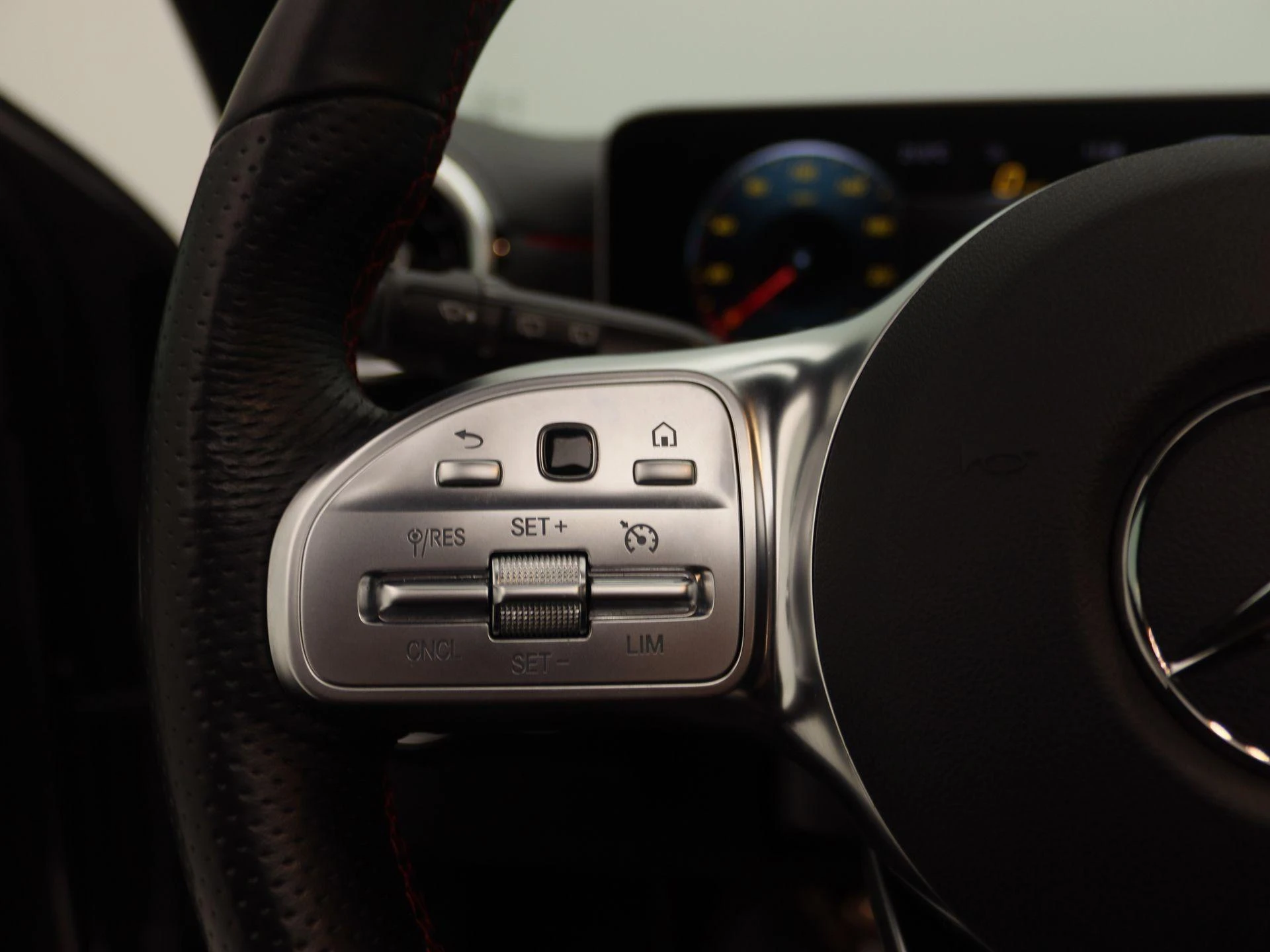 Mercedes-Benz-A-Klasse-image-20