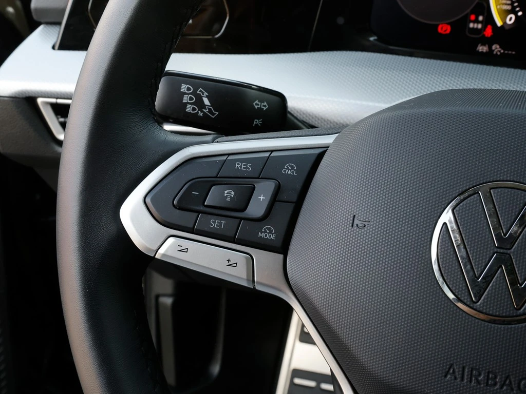 Volkswagen-Golf-image-15