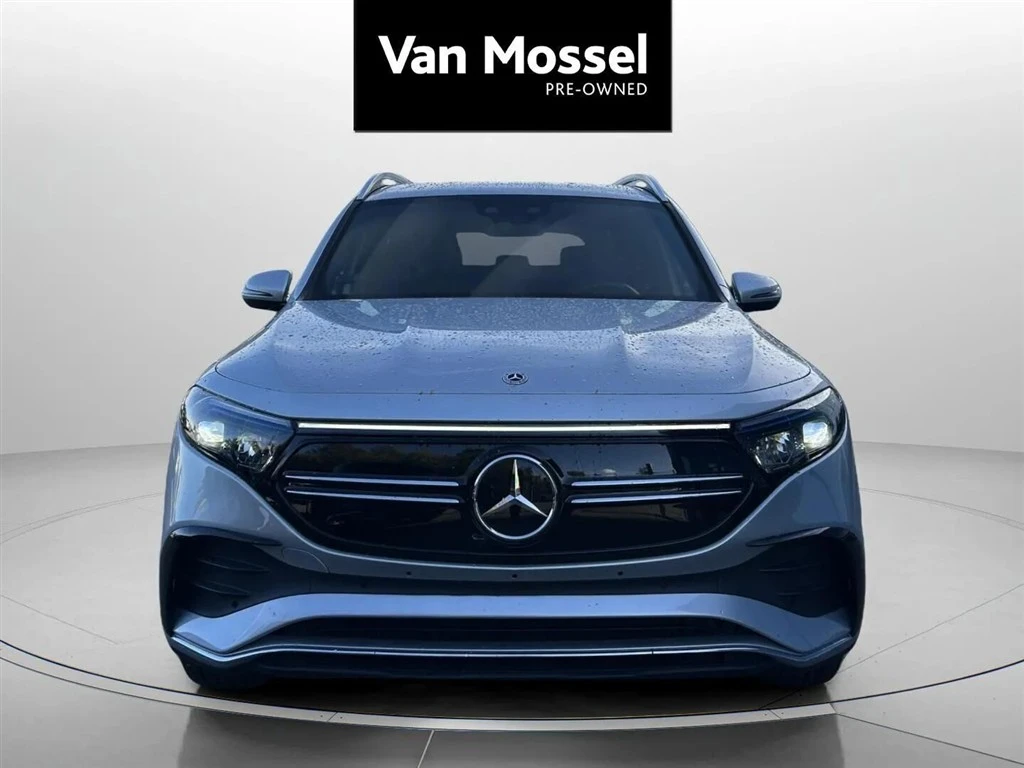 Mercedes-Benz-EQB-image-1