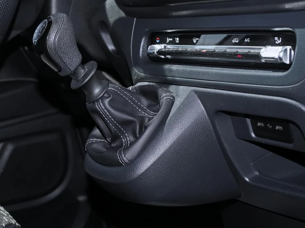 Mercedes-Benz-Vito 116-image-11