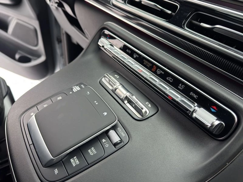 Mercedes-Benz-V-Klasse-image-19