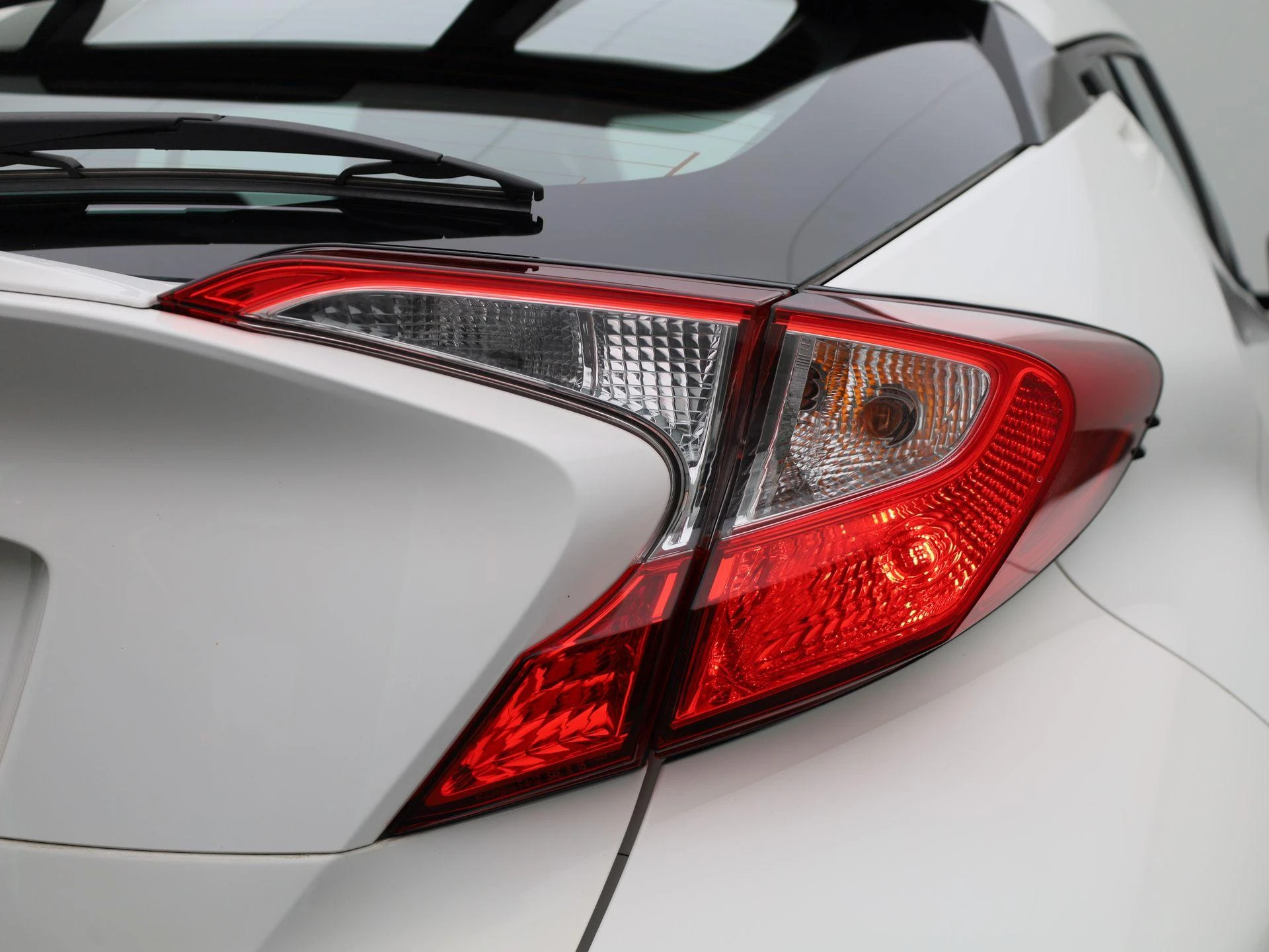 Toyota-C-HR-image-25