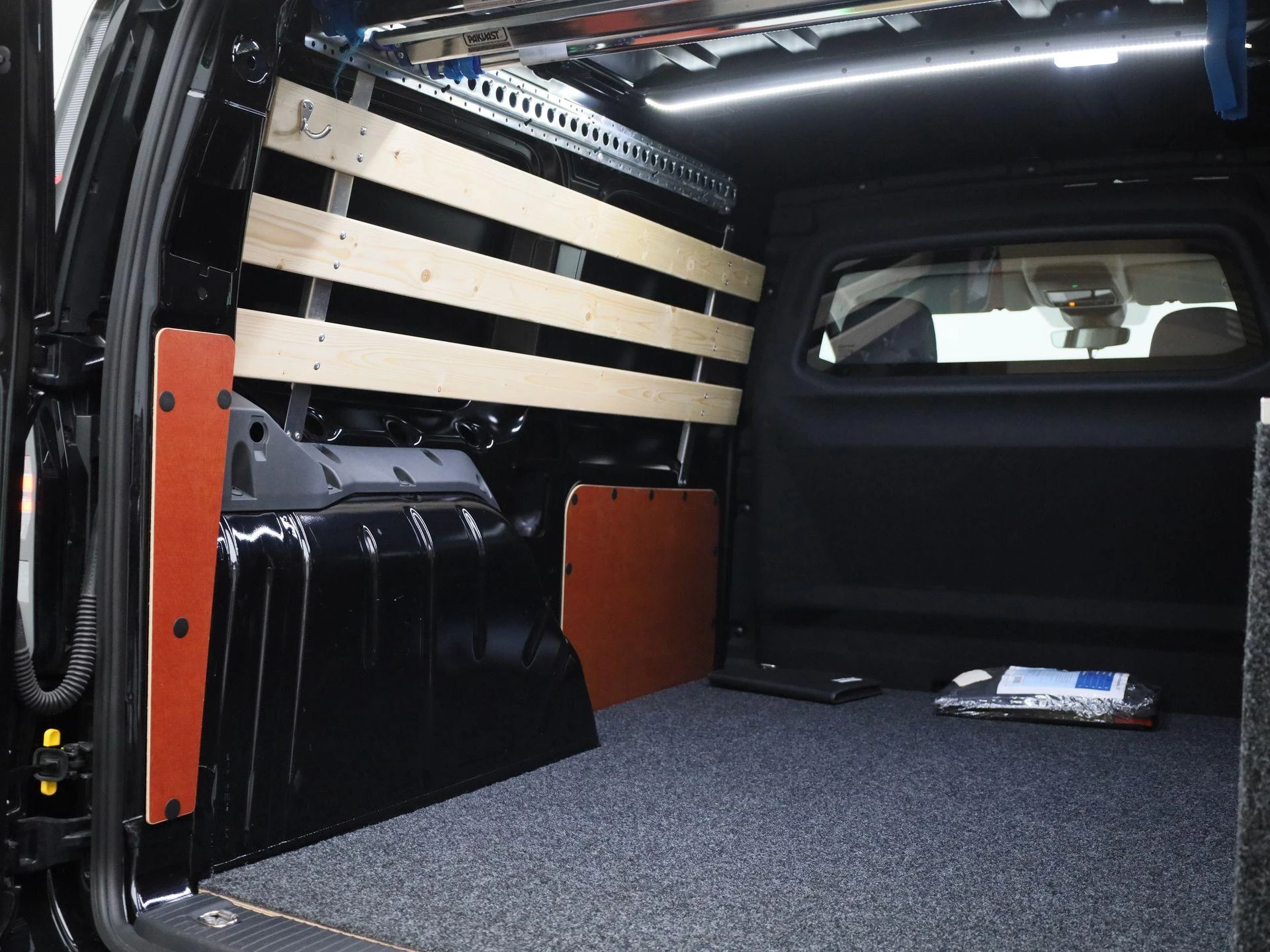 Volkswagen-Caddy-image-16