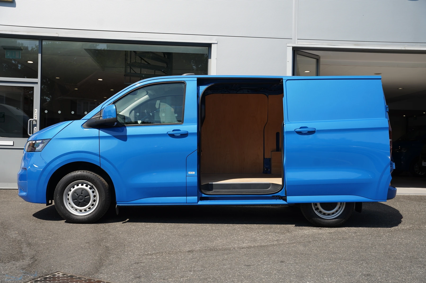 Volkswagen-Transporter-image-25