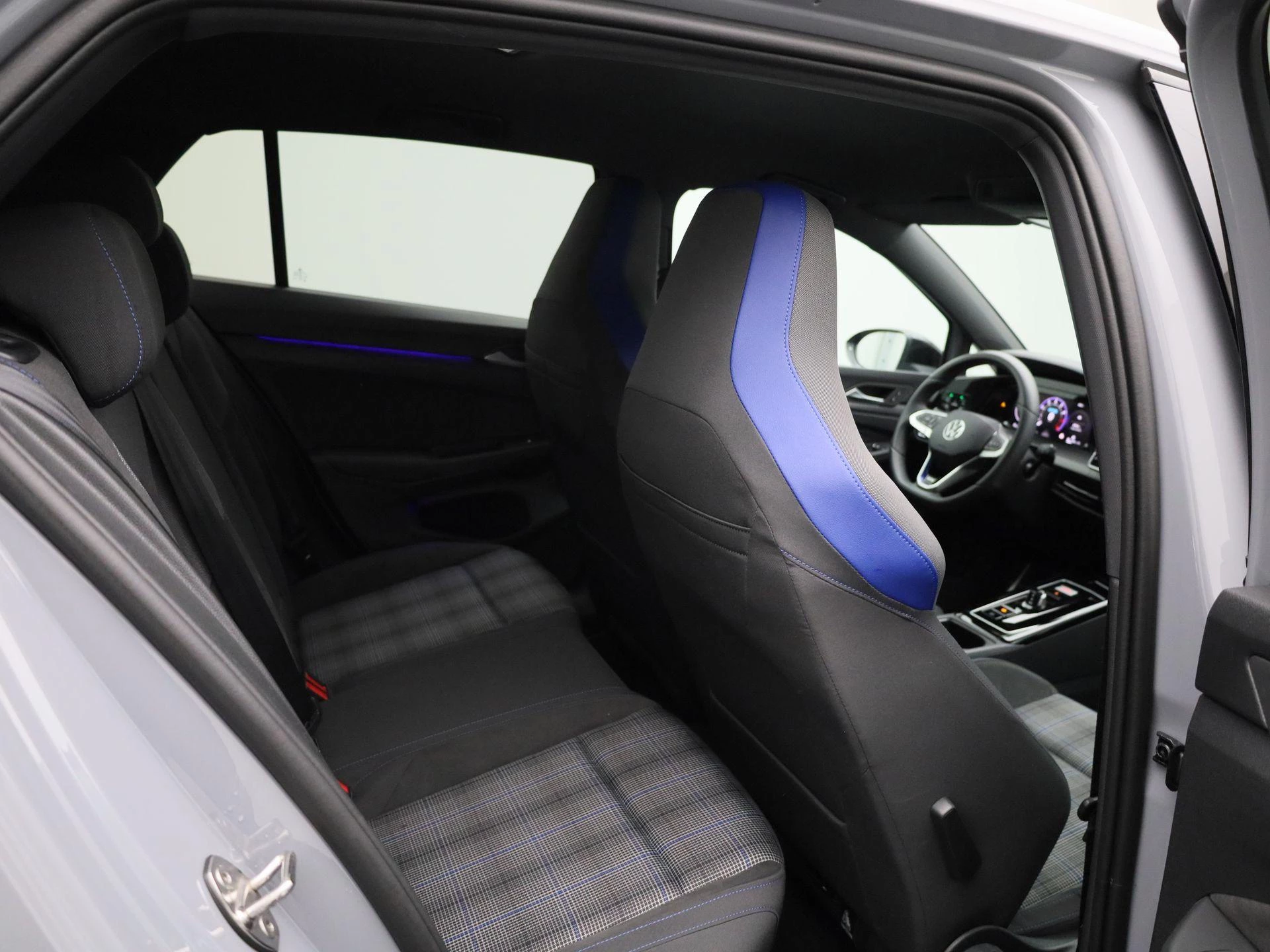Volkswagen-Golf-image-44