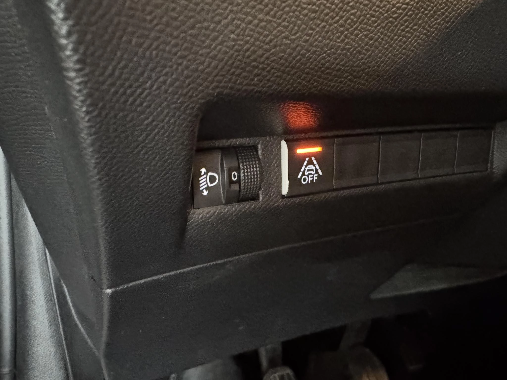 Peugeot-208-image-13