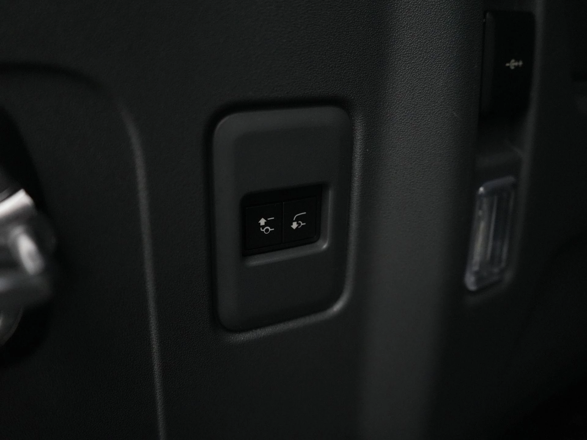 Land Rover-Defender-image-46