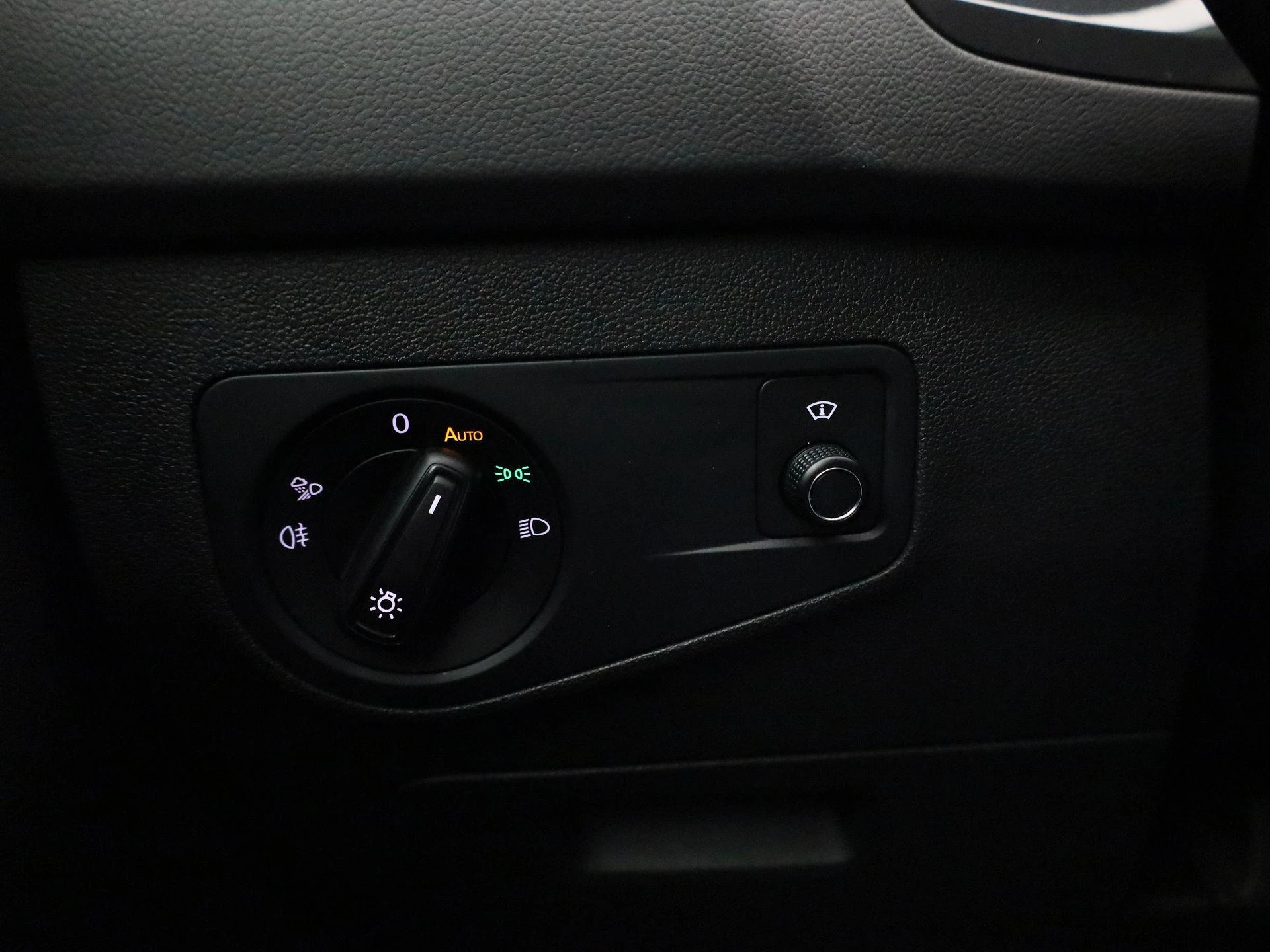 Volkswagen-Tiguan-image-27