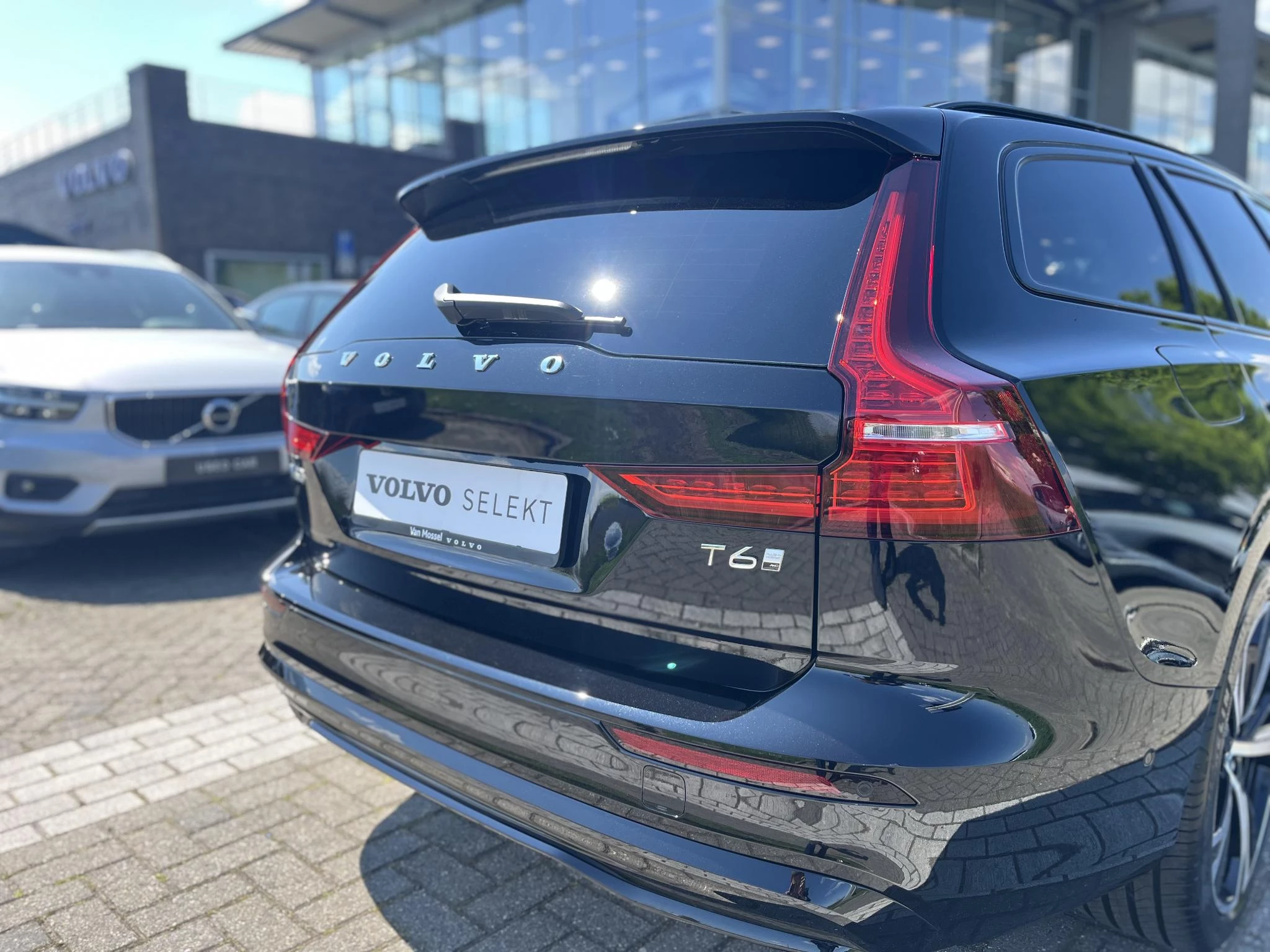 Volvo V60 T6 Plug-in hybrid AWD Ultra Dark
