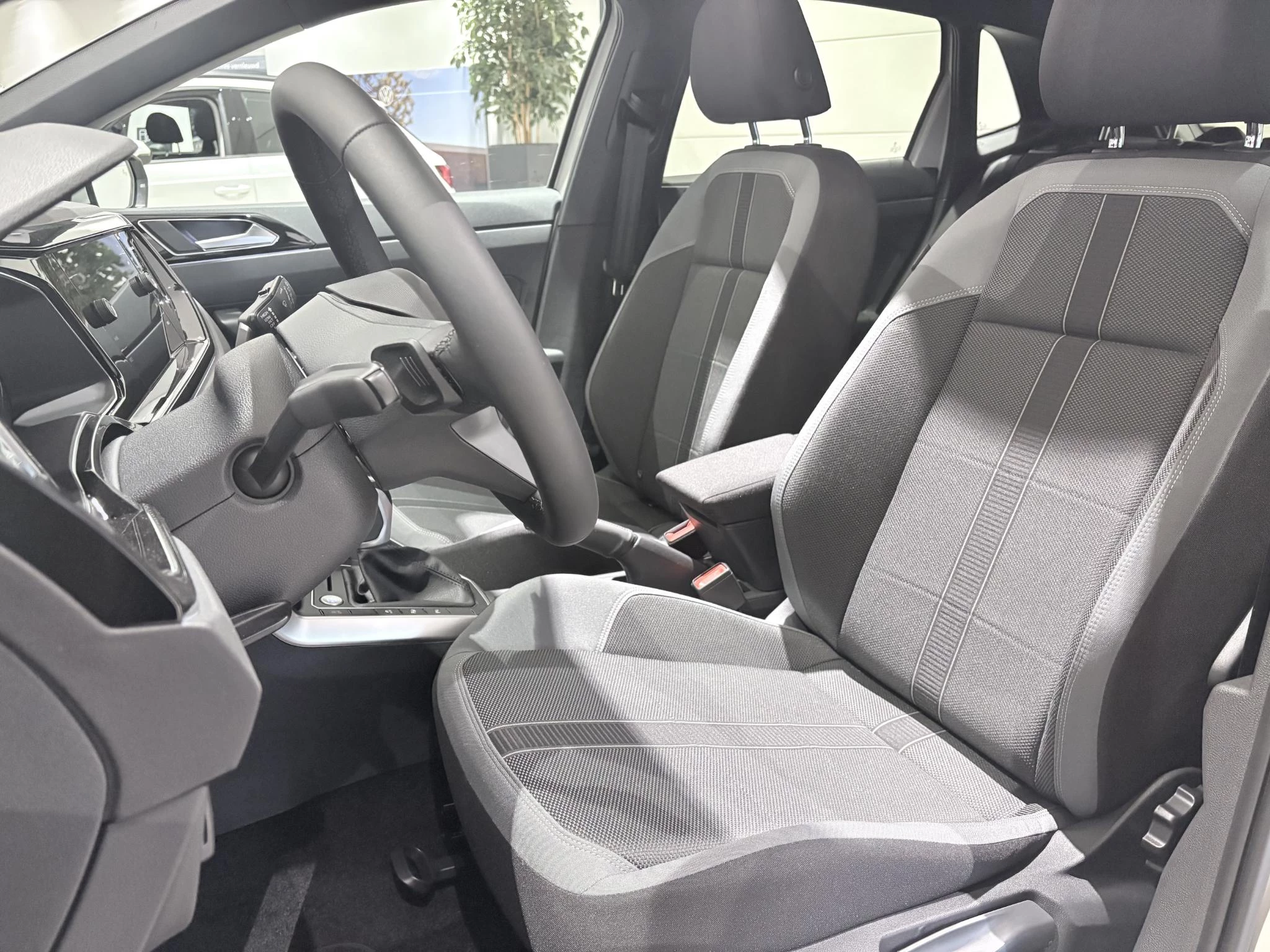 Volkswagen-Polo-image-12