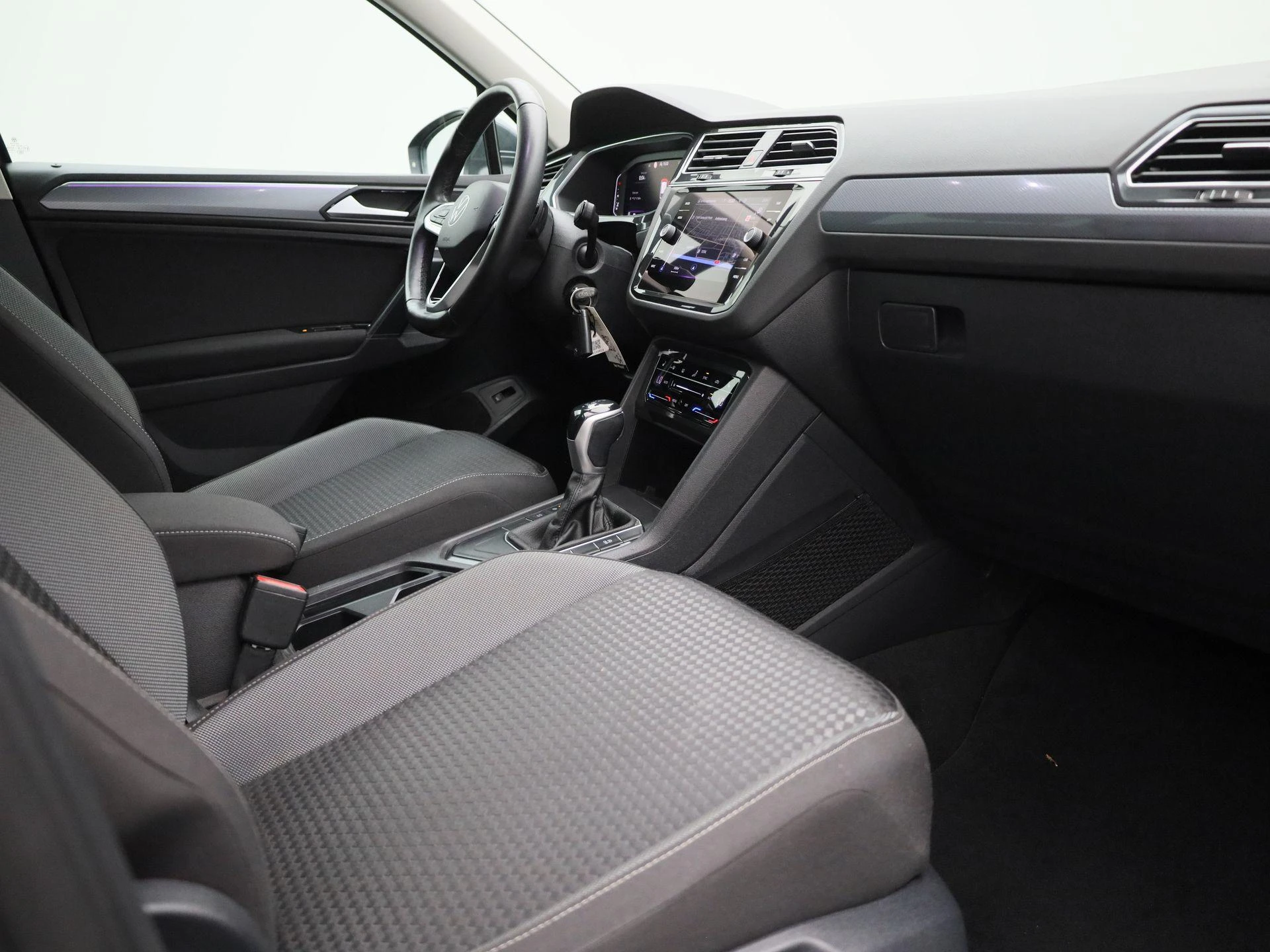 Volkswagen-Tiguan-image-31
