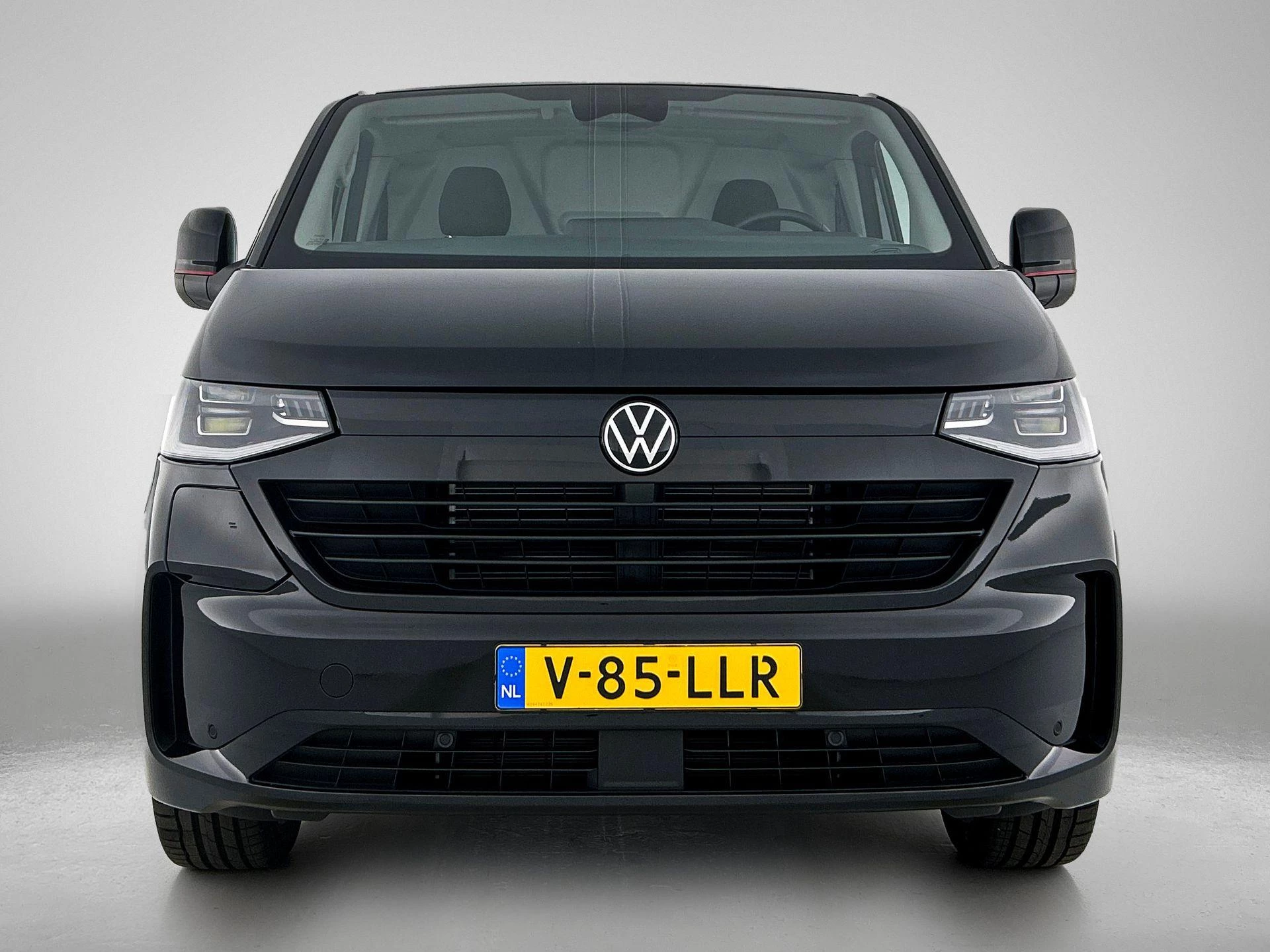 Volkswagen-e-Transporter-image-4