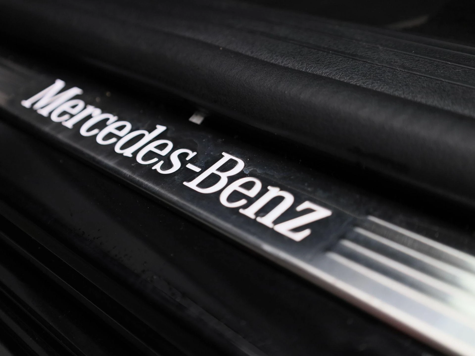 Mercedes-Benz-GLE-image-40