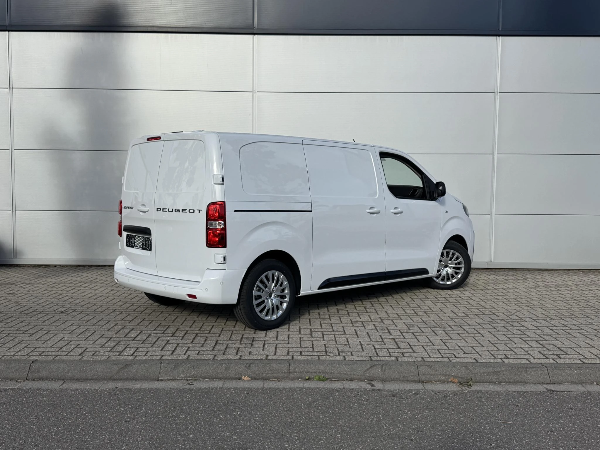 Peugeot-e-Expert-image-5