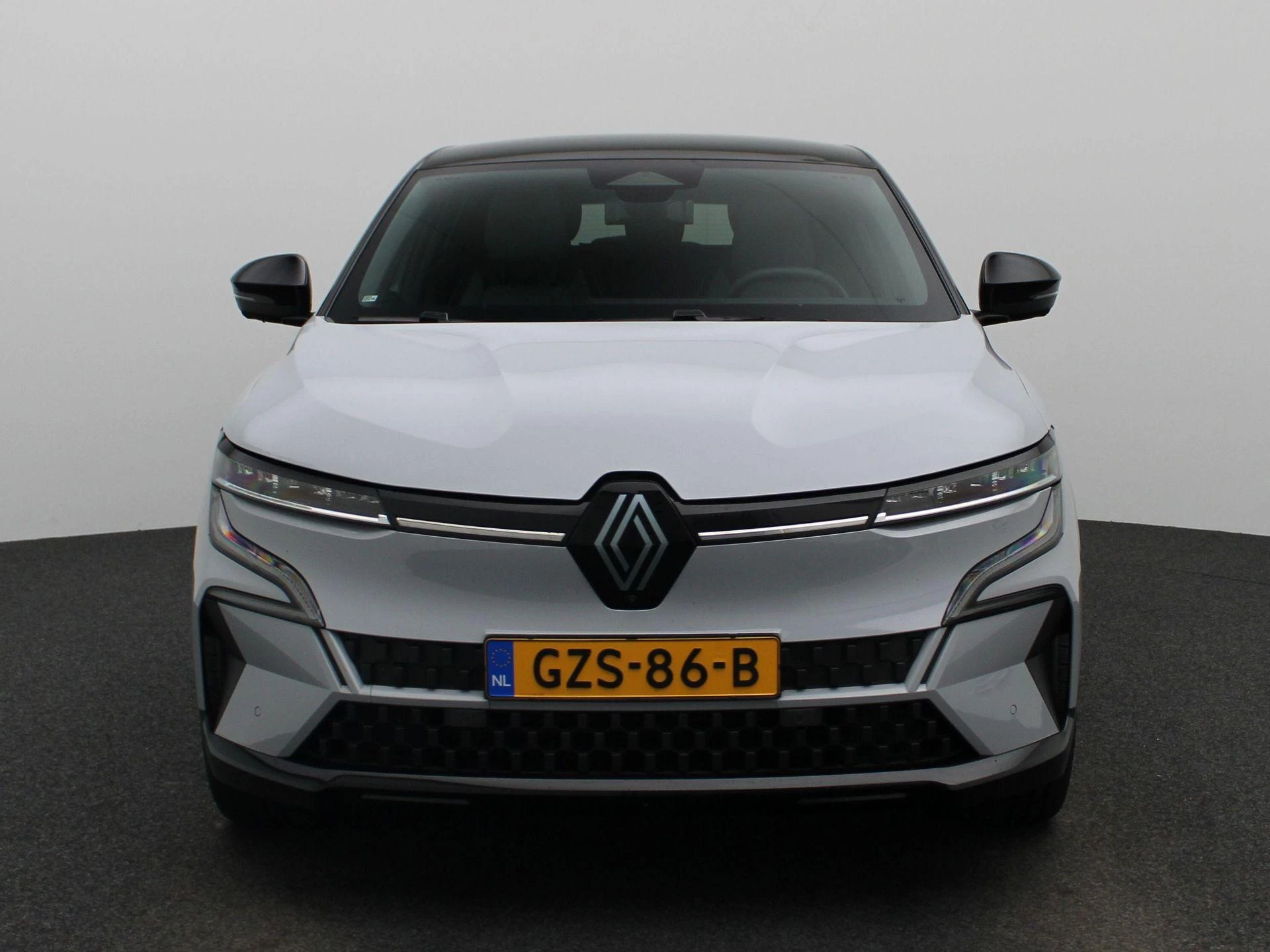 Renault-Megane E-Tech-image-2