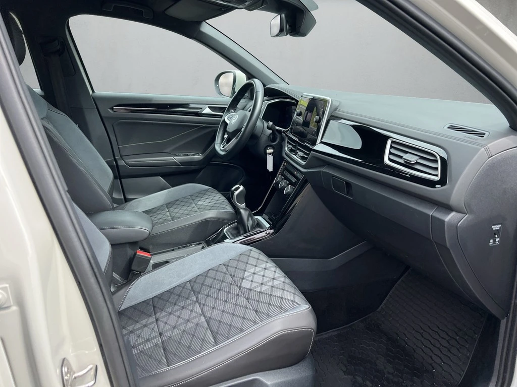 Volkswagen-T-Roc-image-12