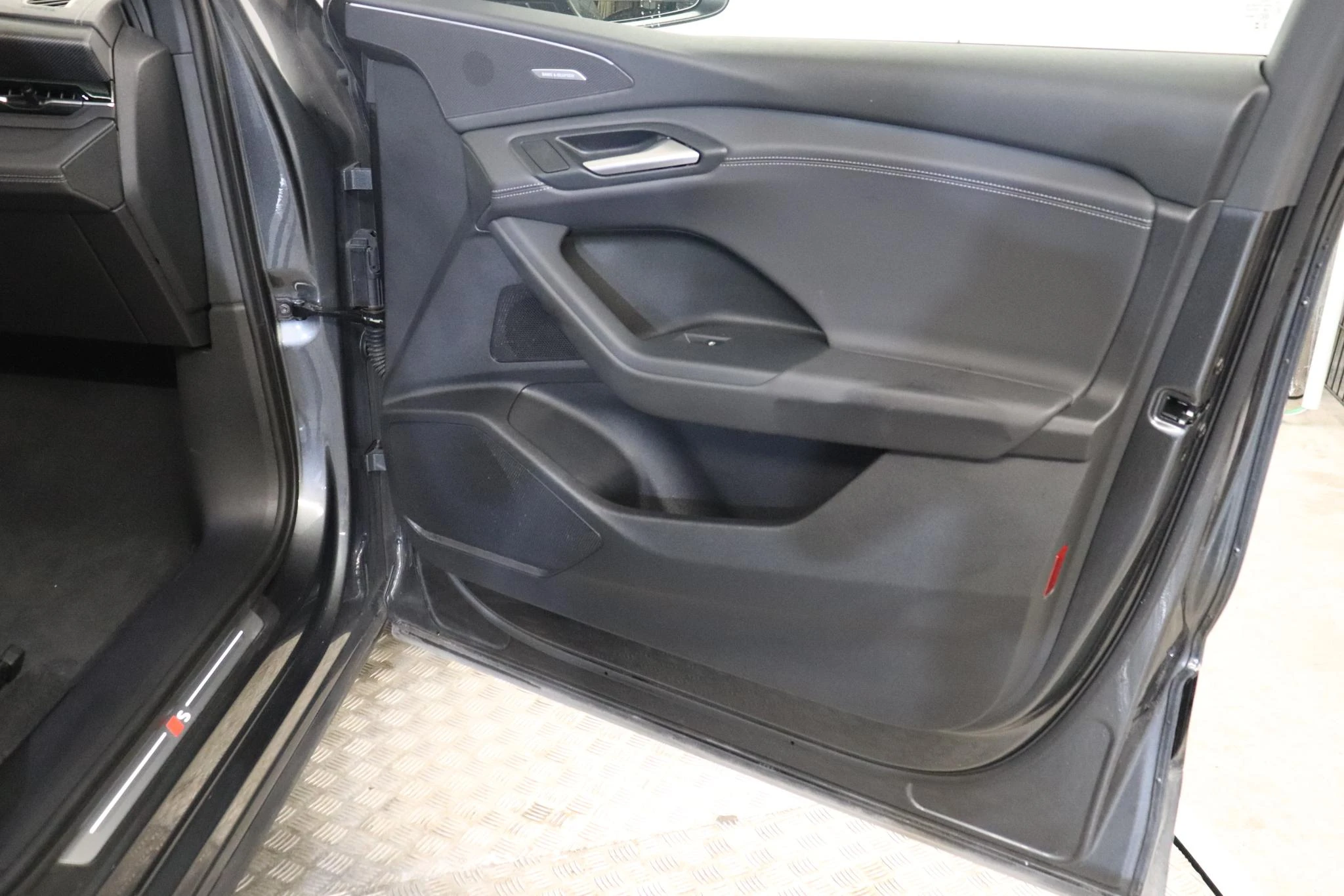 Audi-Q6 e-tron-image-15