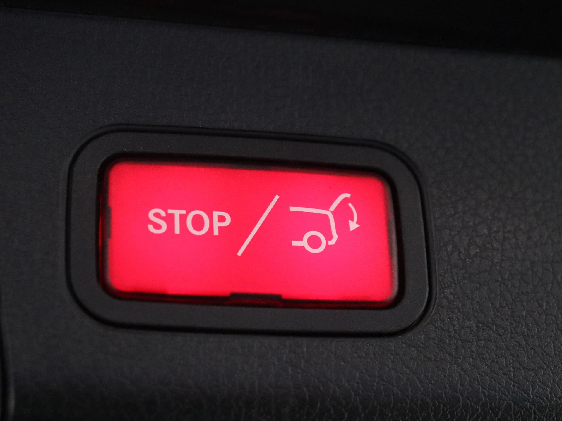 Mercedes-Benz-GLB-image-35