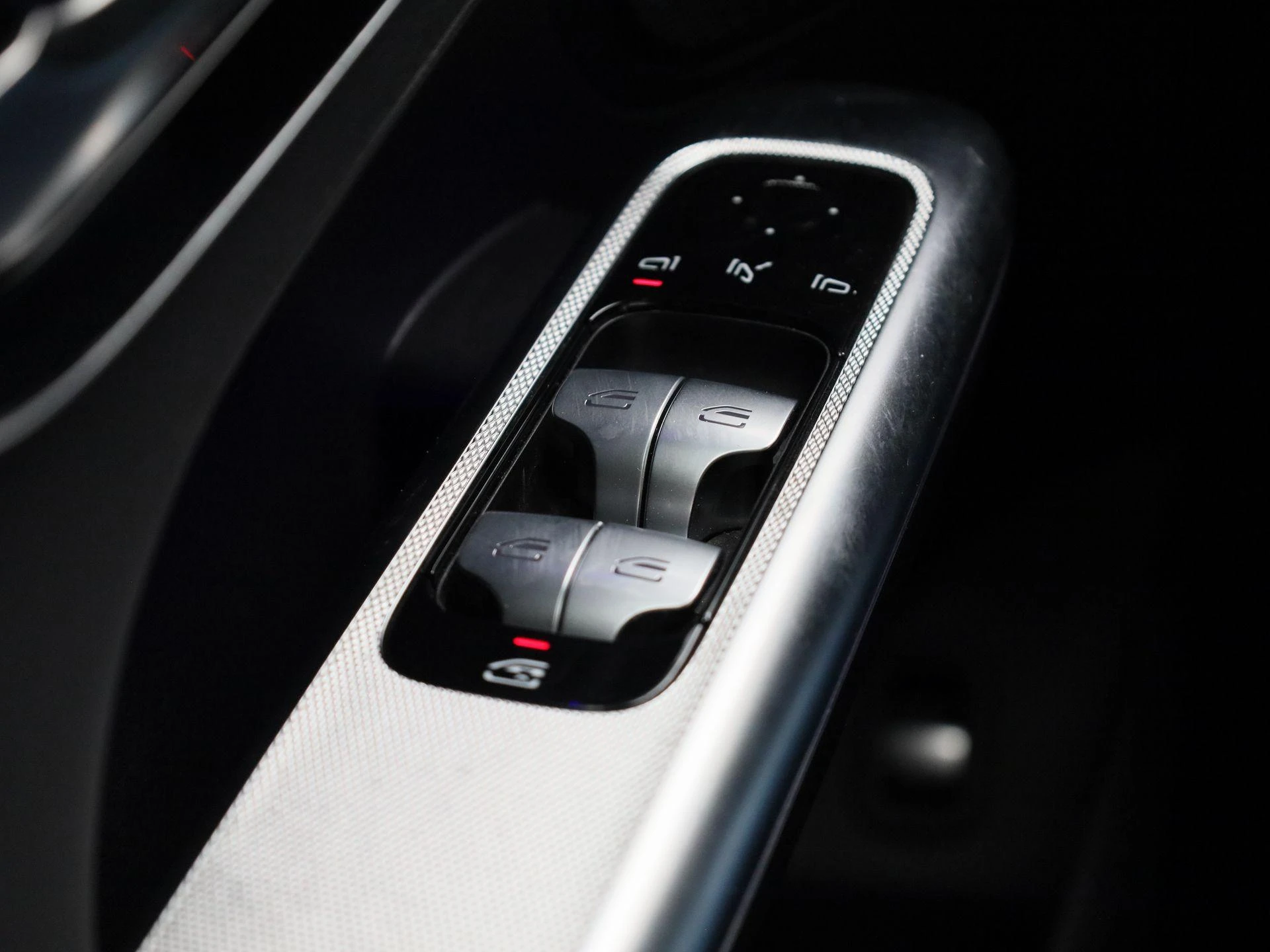 Mercedes-Benz-GLC-image-35