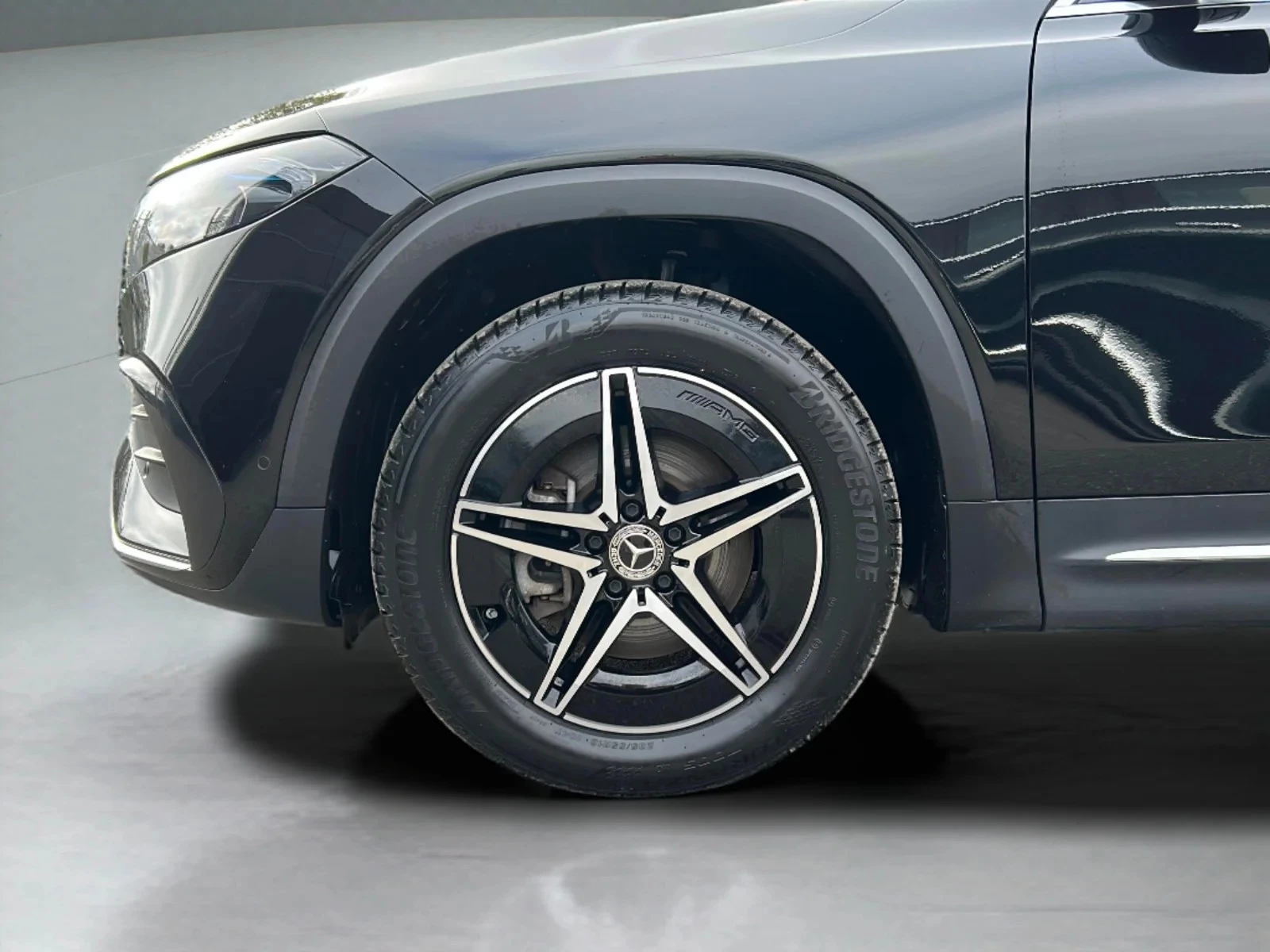 Mercedes-Benz-EQB-image-8