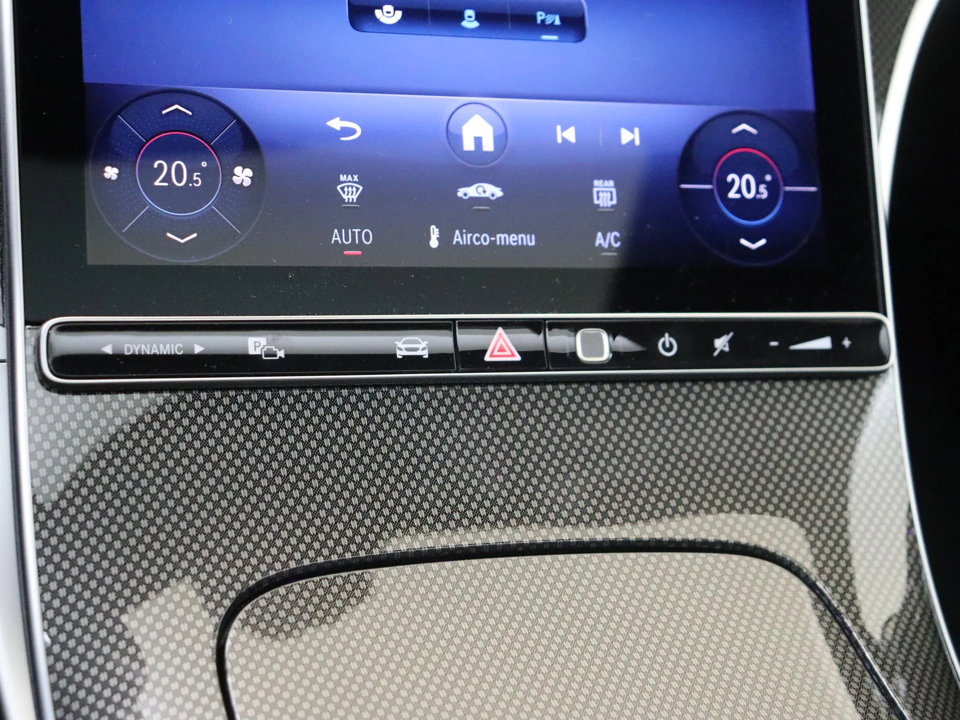 Mercedes-Benz-C-Klasse-image-22