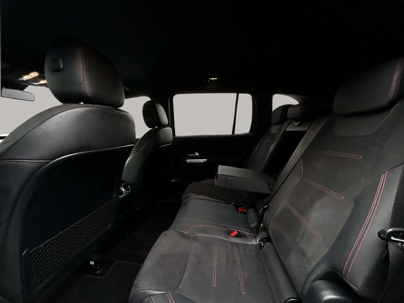 Mercedes-Benz-EQB-image-11