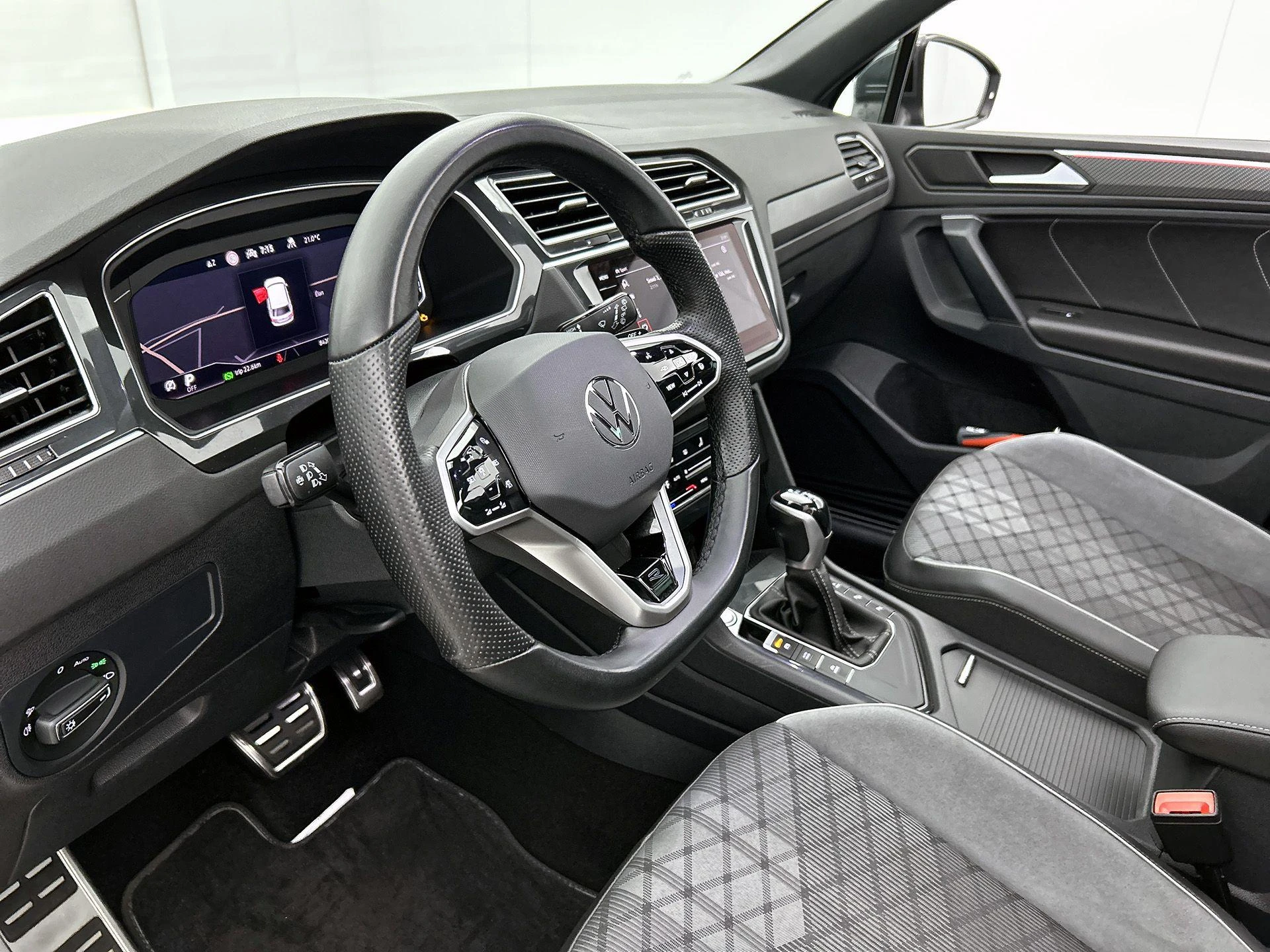 Volkswagen-Tiguan-image-19