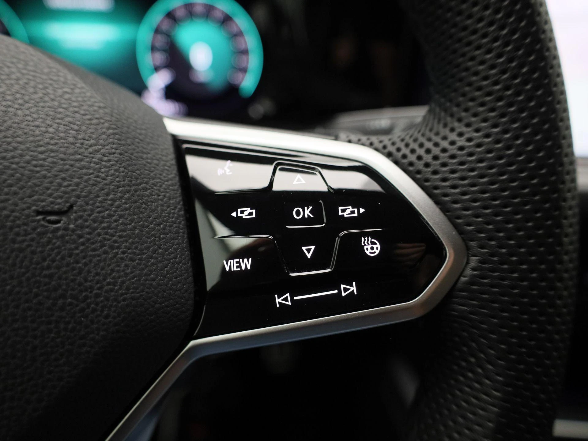 Volkswagen-Golf-image-16