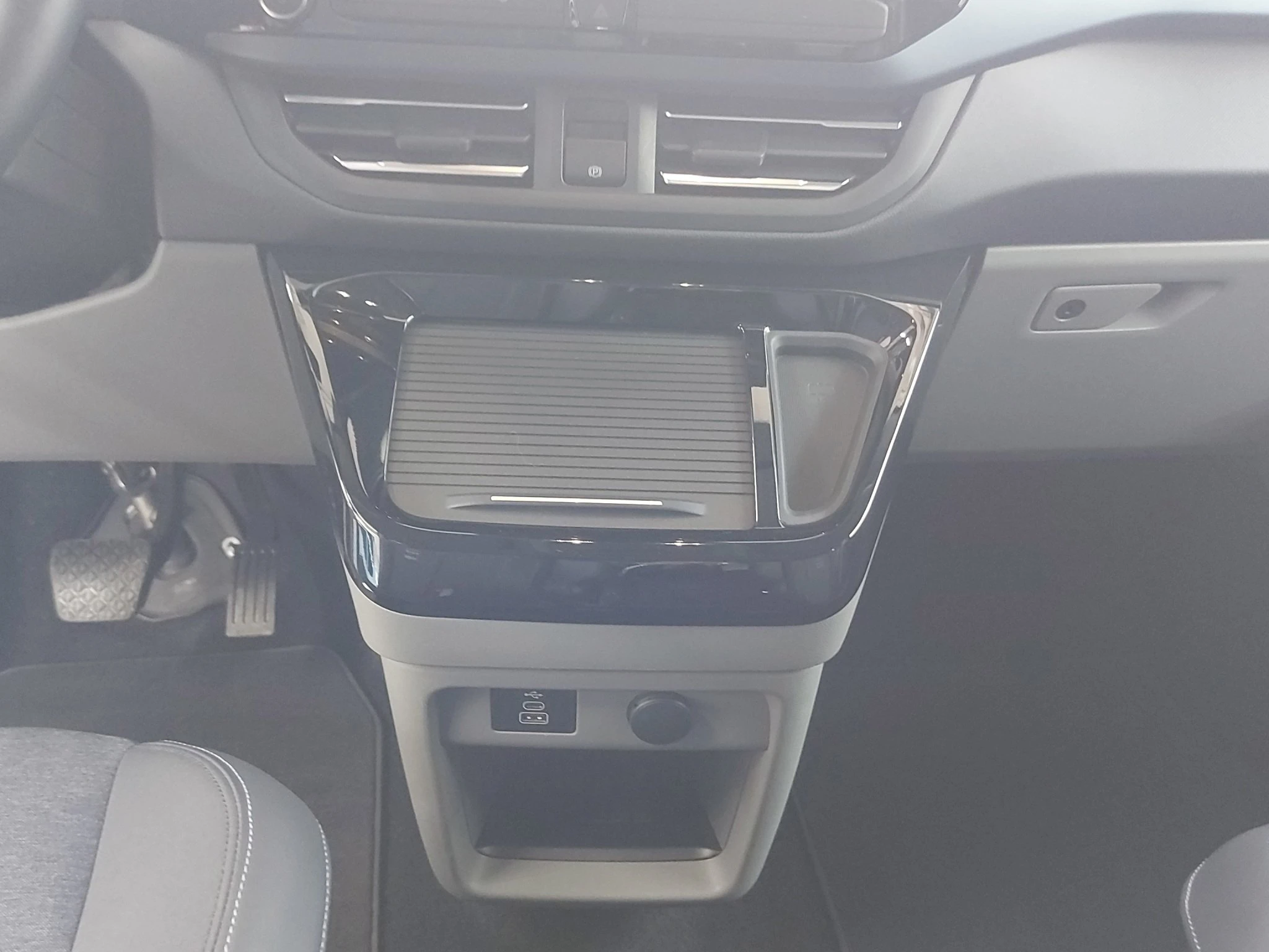 Ford-Tourneo Custom-image-13