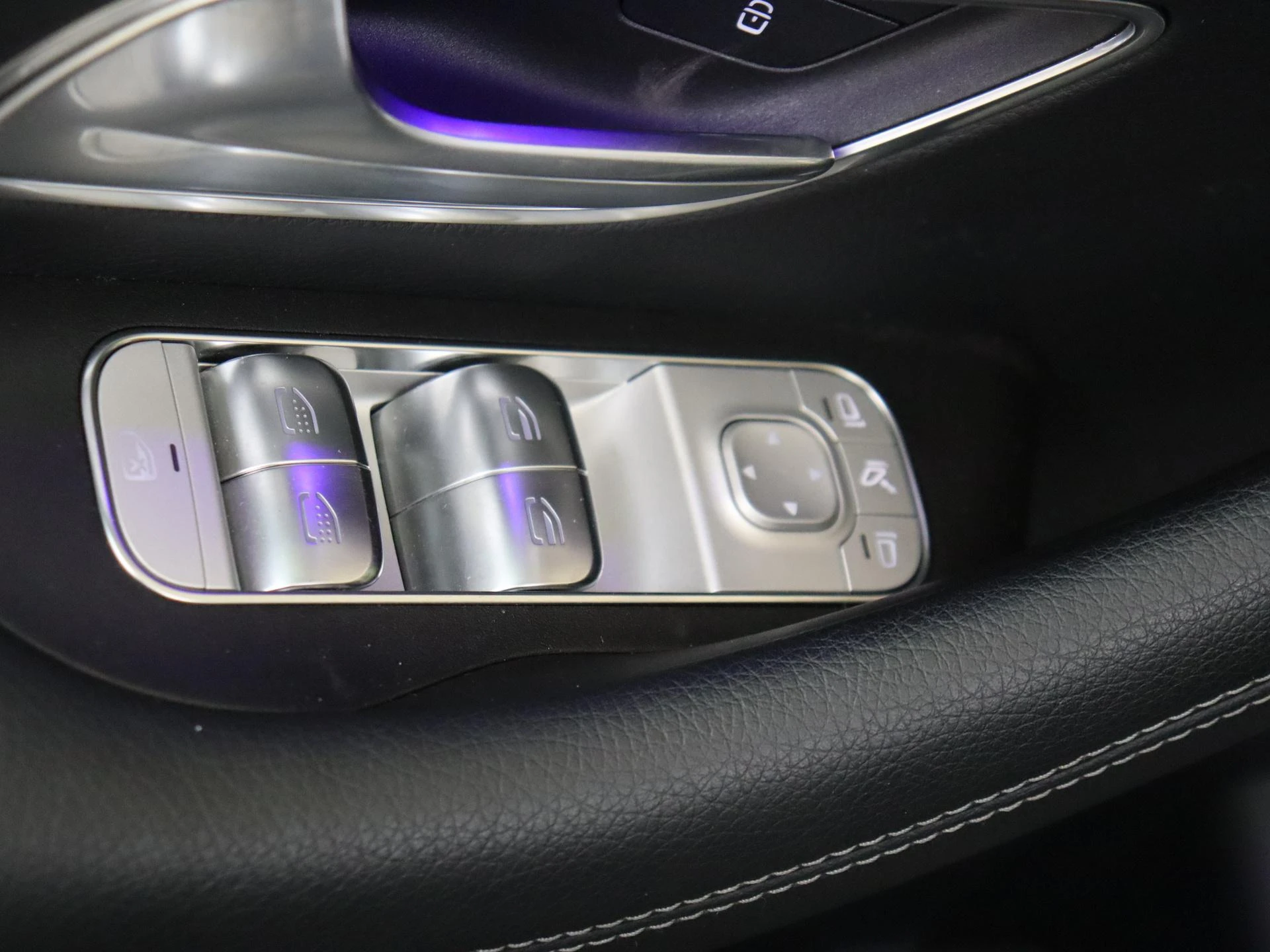 Mercedes-Benz-GLE-image-26