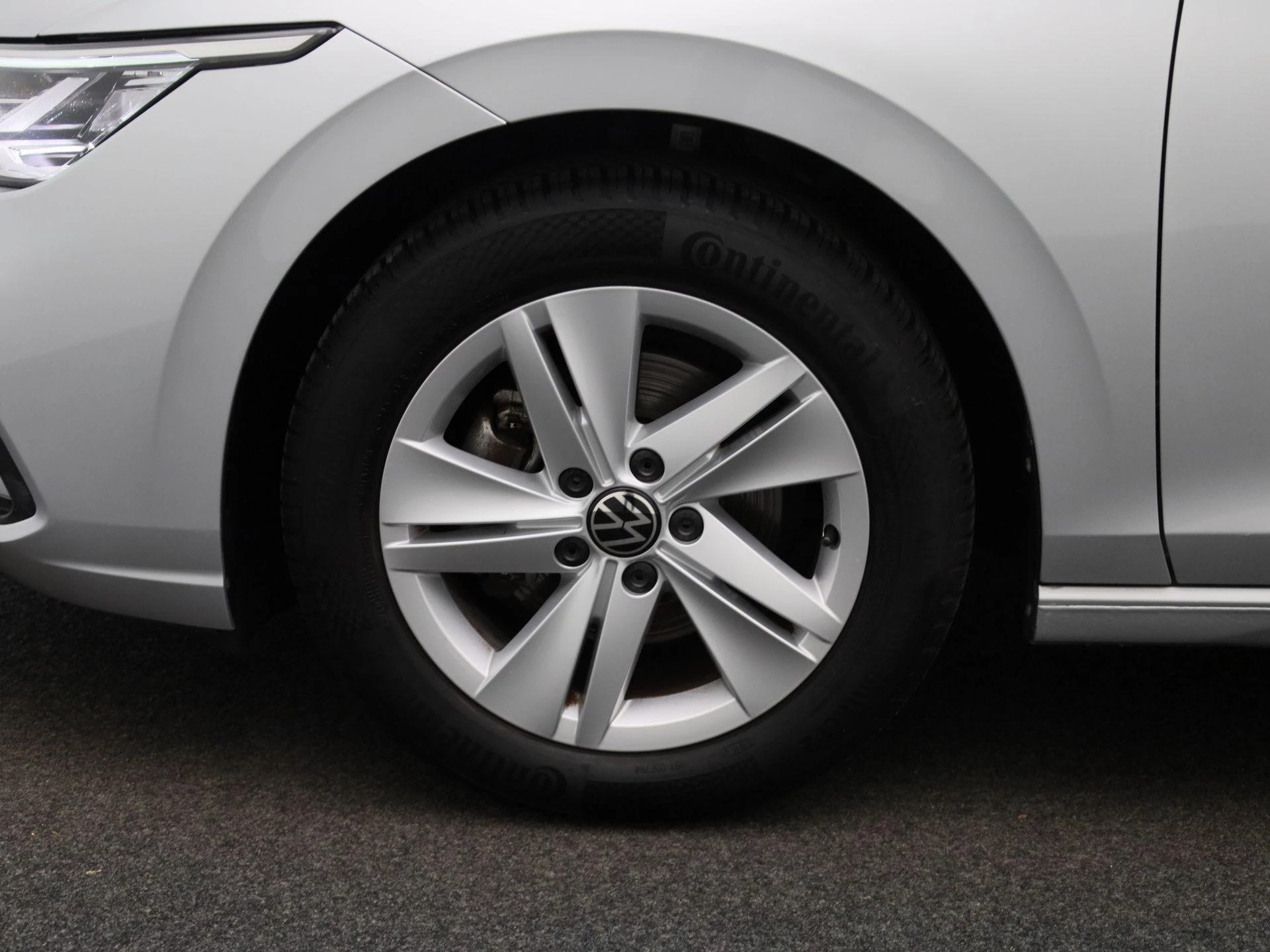 Volkswagen-Golf-image-13
