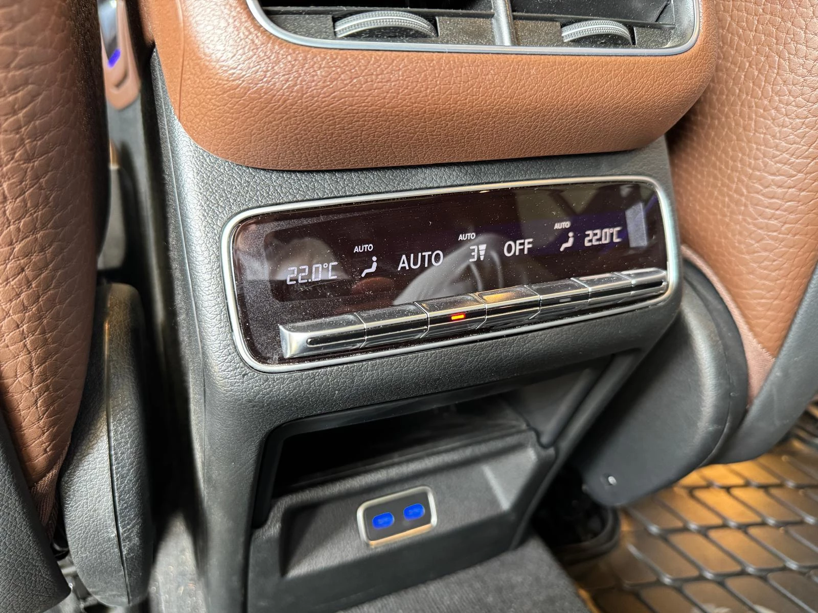 Mercedes-Benz-GLE-image-27