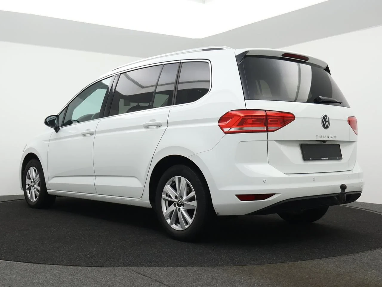 Volkswagen-Touran-image-8