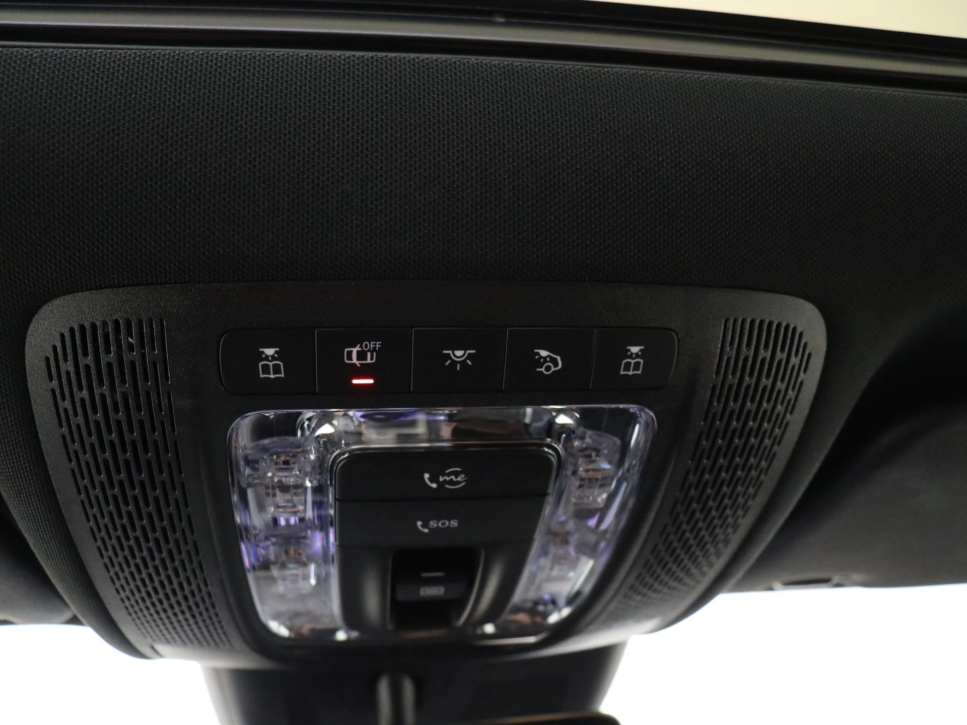 Mercedes-Benz-GLA-image-22
