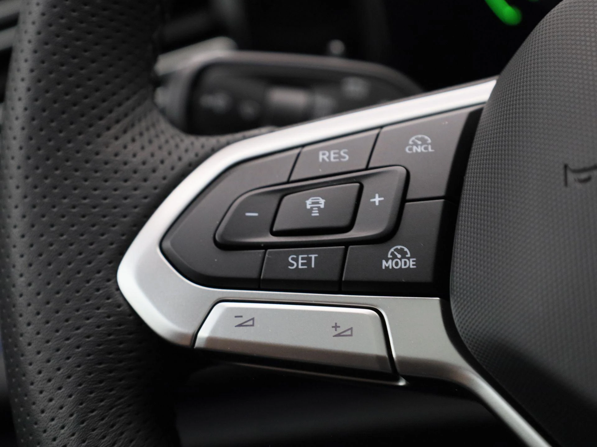 Volkswagen Tiguan 1.5 eHybrid R-Line Edition 272 PK