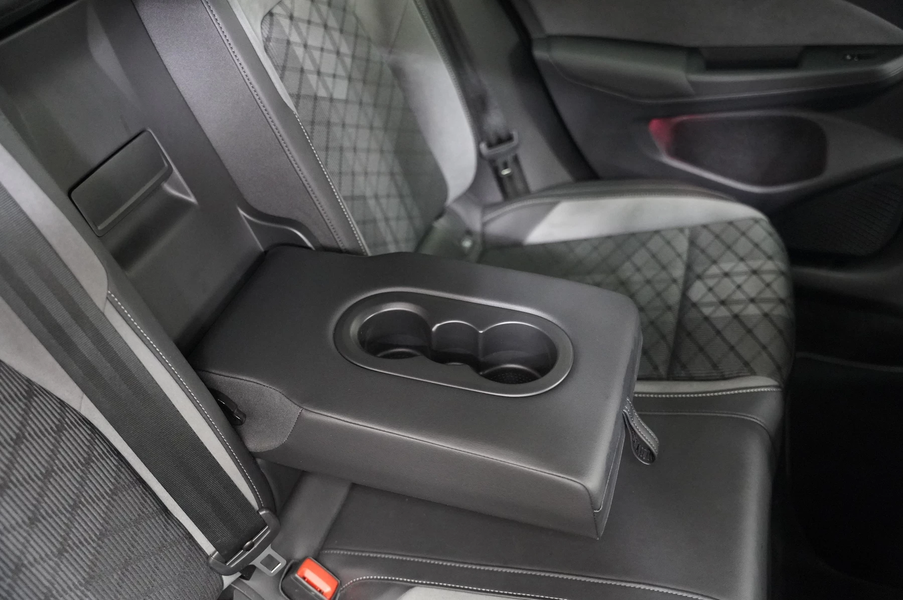 Volkswagen-Golf-image-22