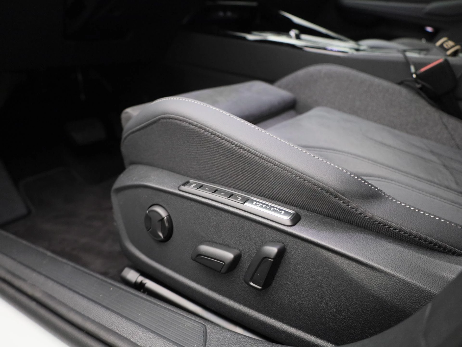 Volkswagen-Golf-image-31