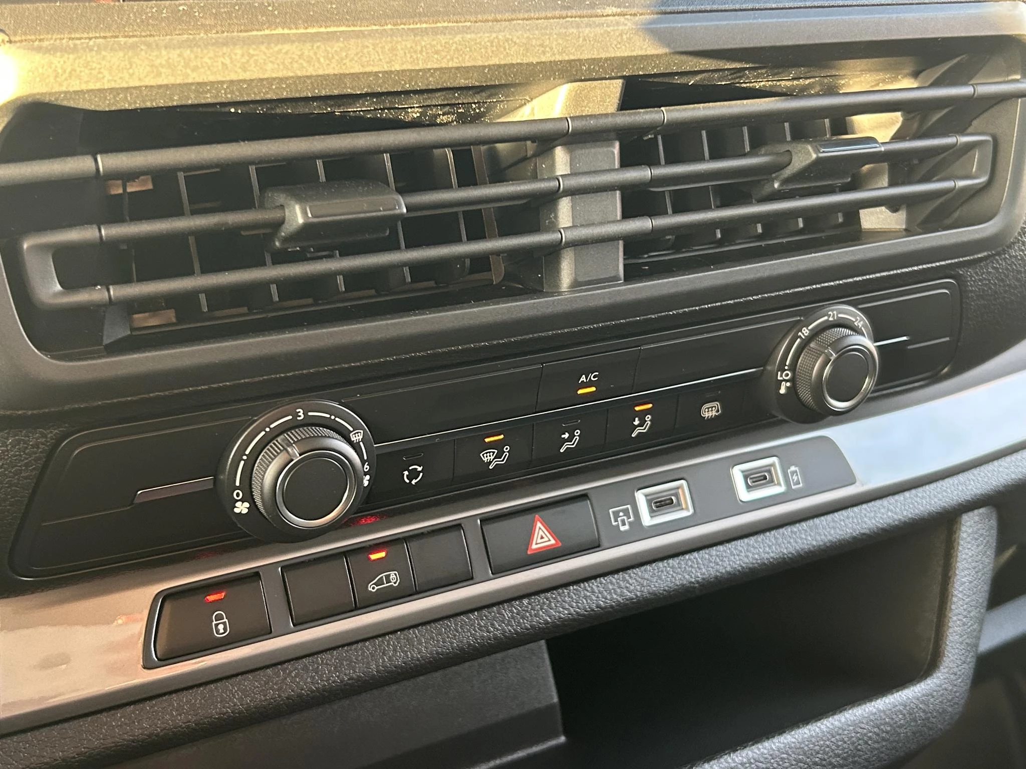 Peugeot-e-Expert-image-19