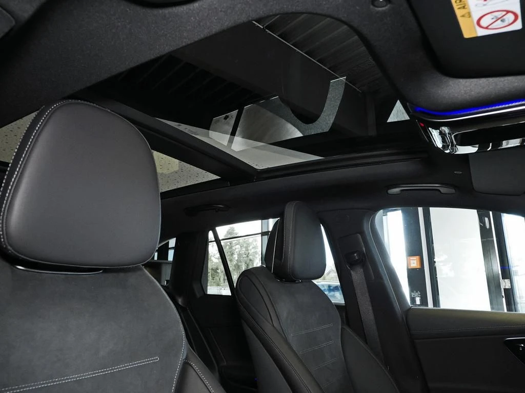 Mercedes-Benz-GLC 300 de-image-17