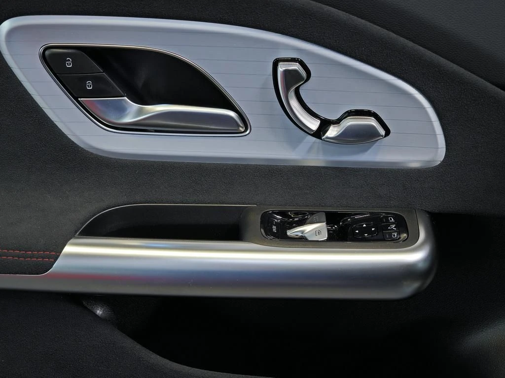Mercedes-Benz-CLA 250+-image-7