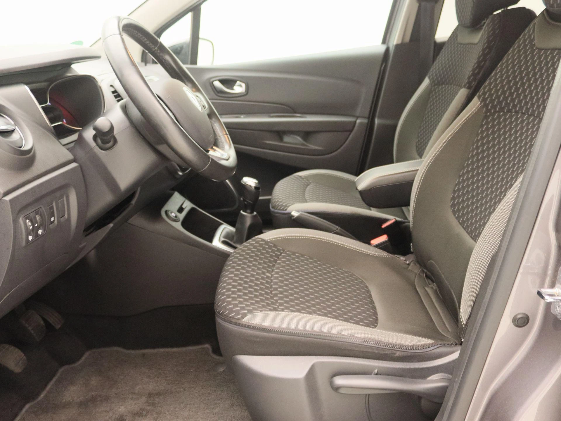 Renault-Captur-image-11