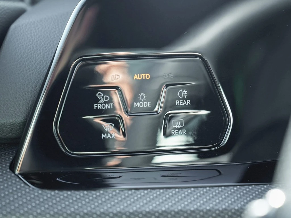 Volkswagen-Golf-image-18