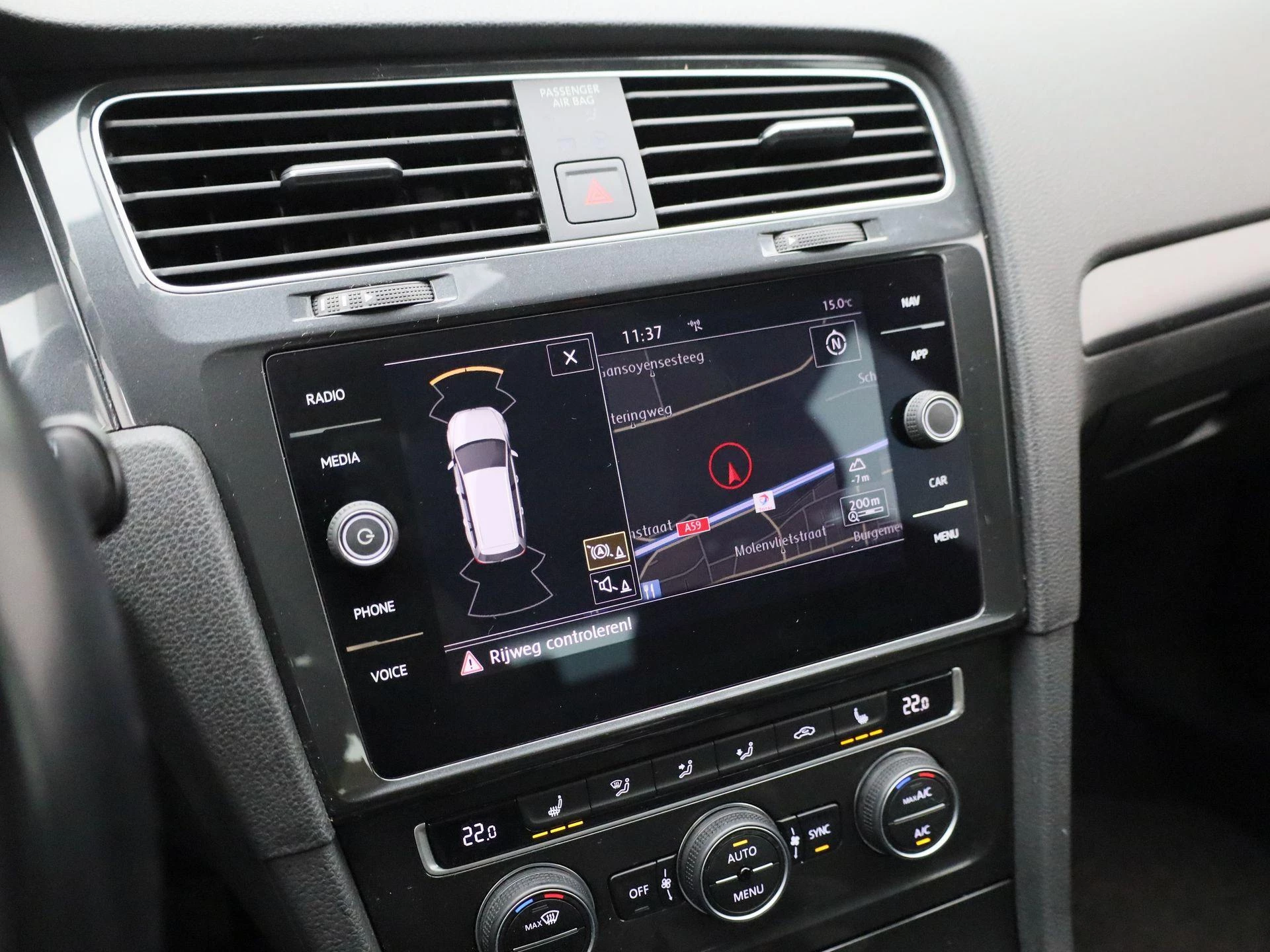 Volkswagen-Golf-image-13