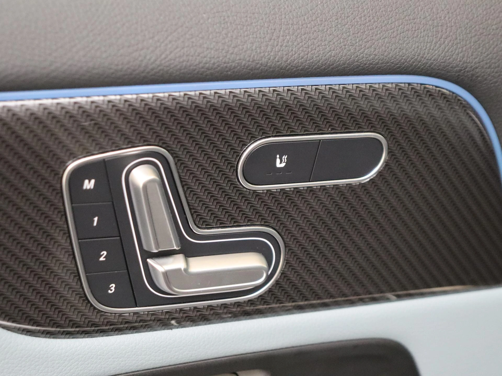 Mercedes-Benz-GLA-image-25