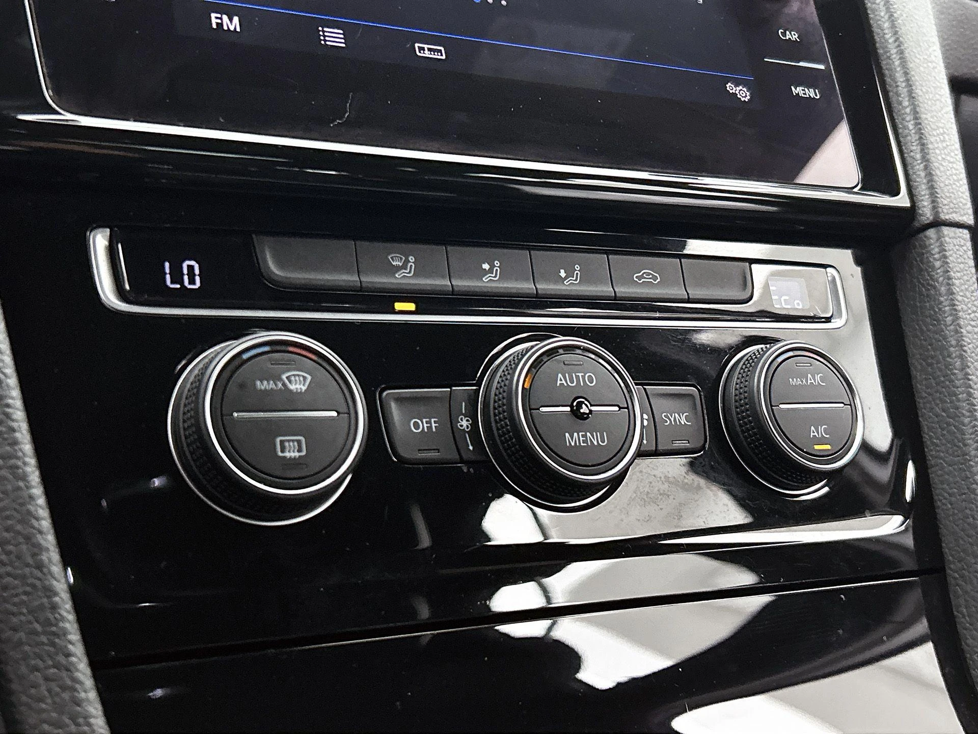 Volkswagen-Golf-image-22