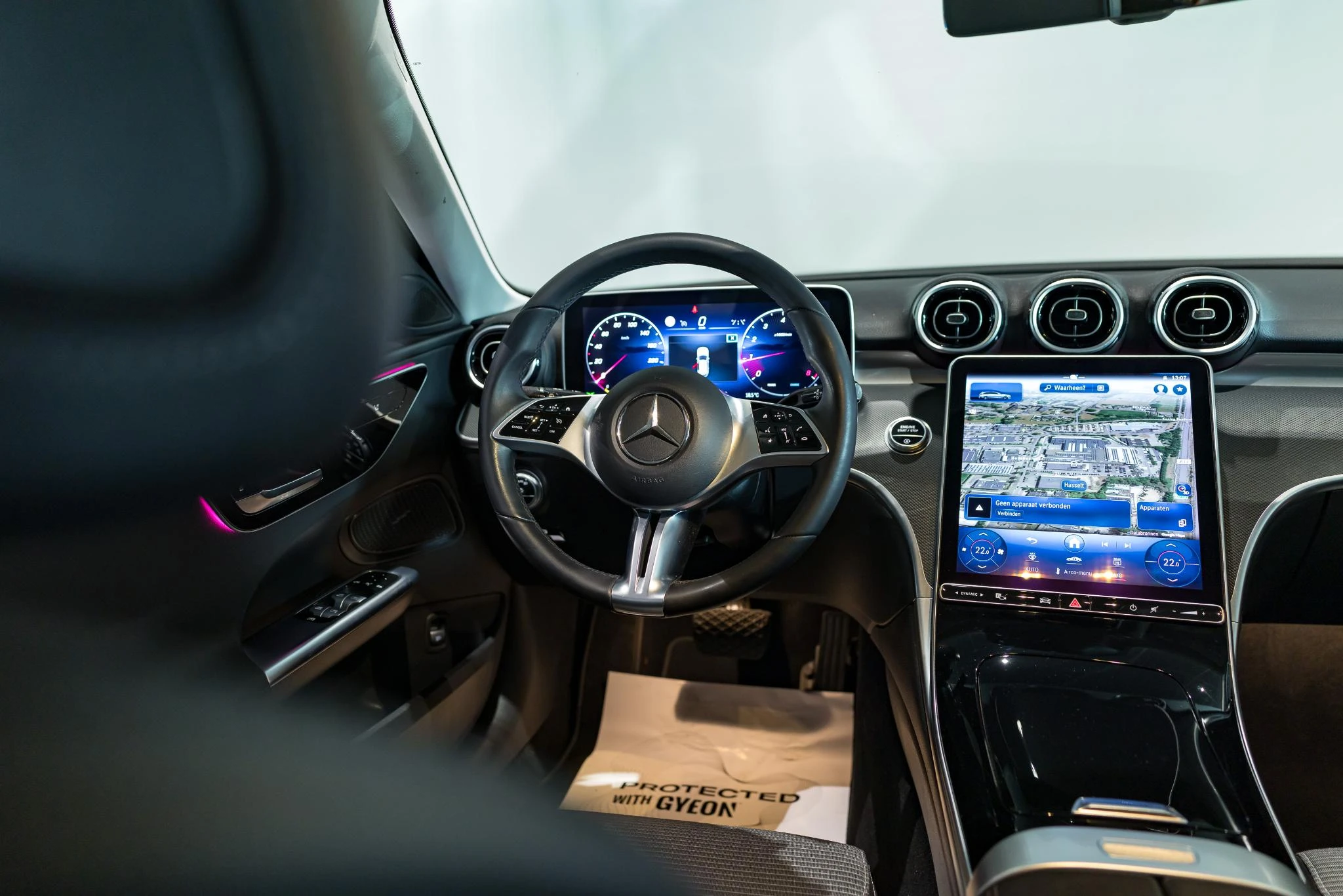 Mercedes-Benz-C-Klasse-image-16