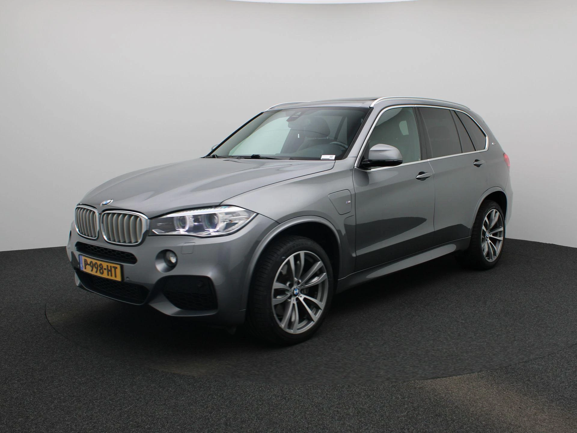 BMW-X5-image-0