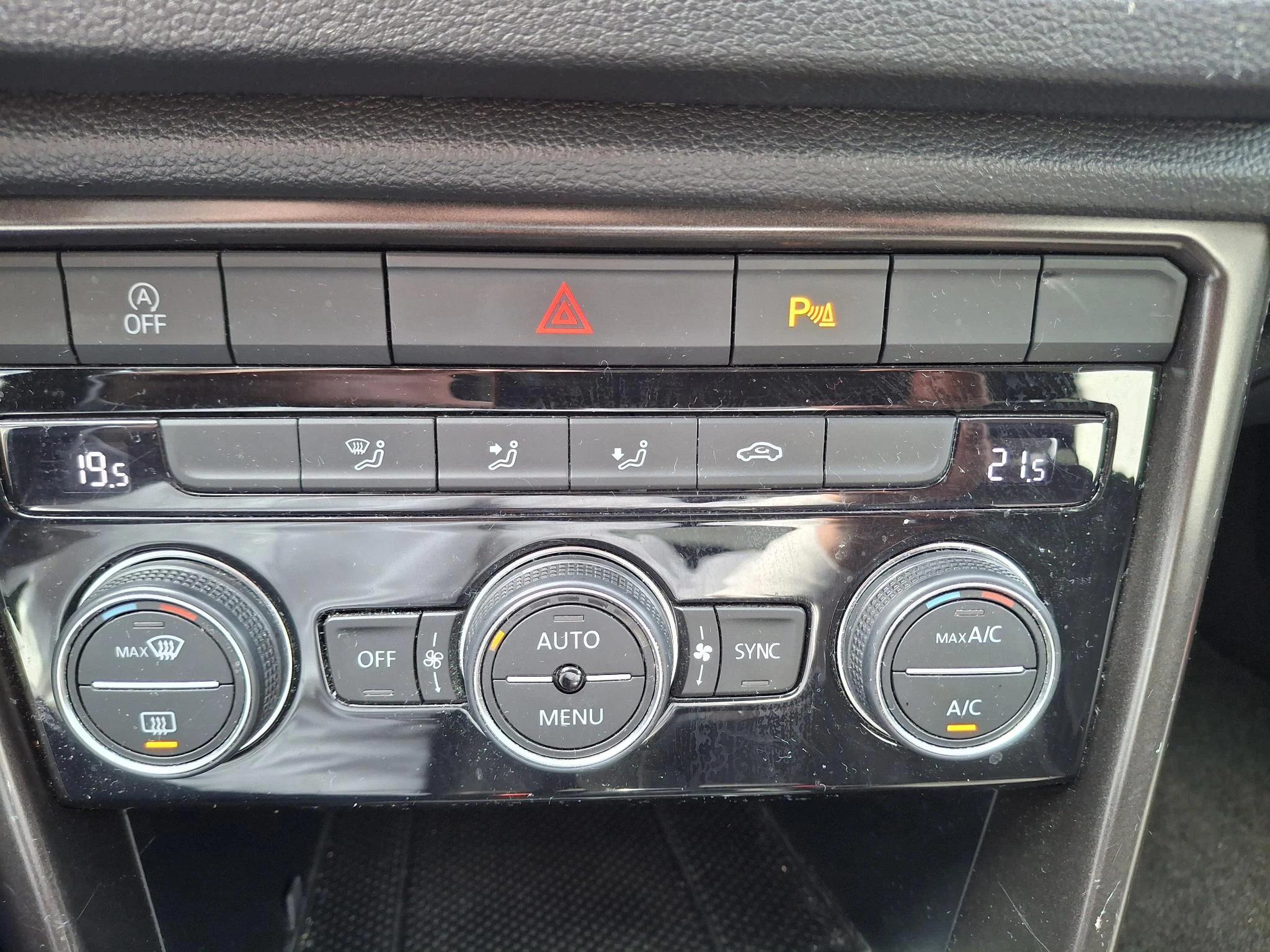 Volkswagen-T-Roc-image-9